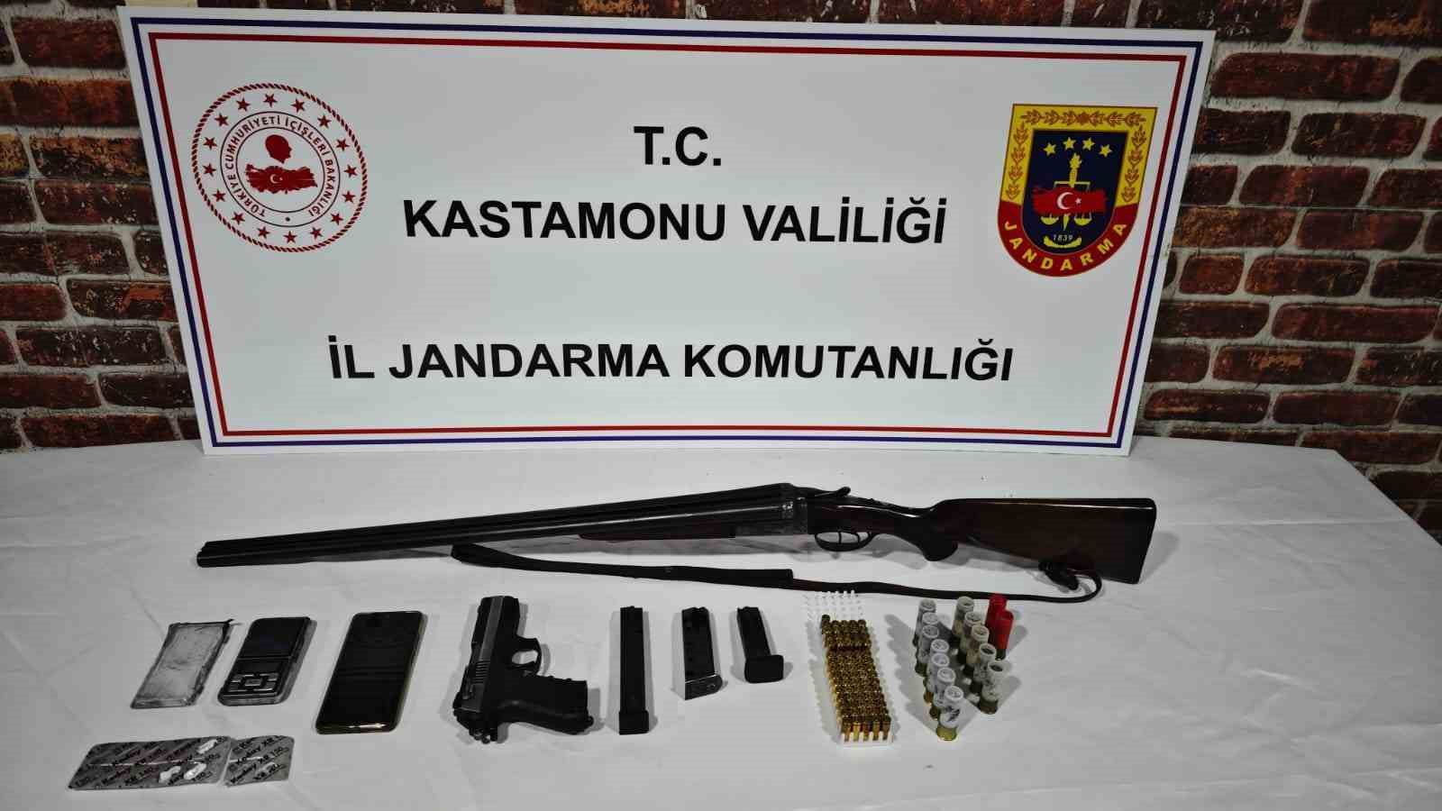 KASTAMONU’NUN TOSYA VE DEVREKANİ İLÇELERİNDE UYUŞTURUCU MADDE İLE YAKALANAN 2