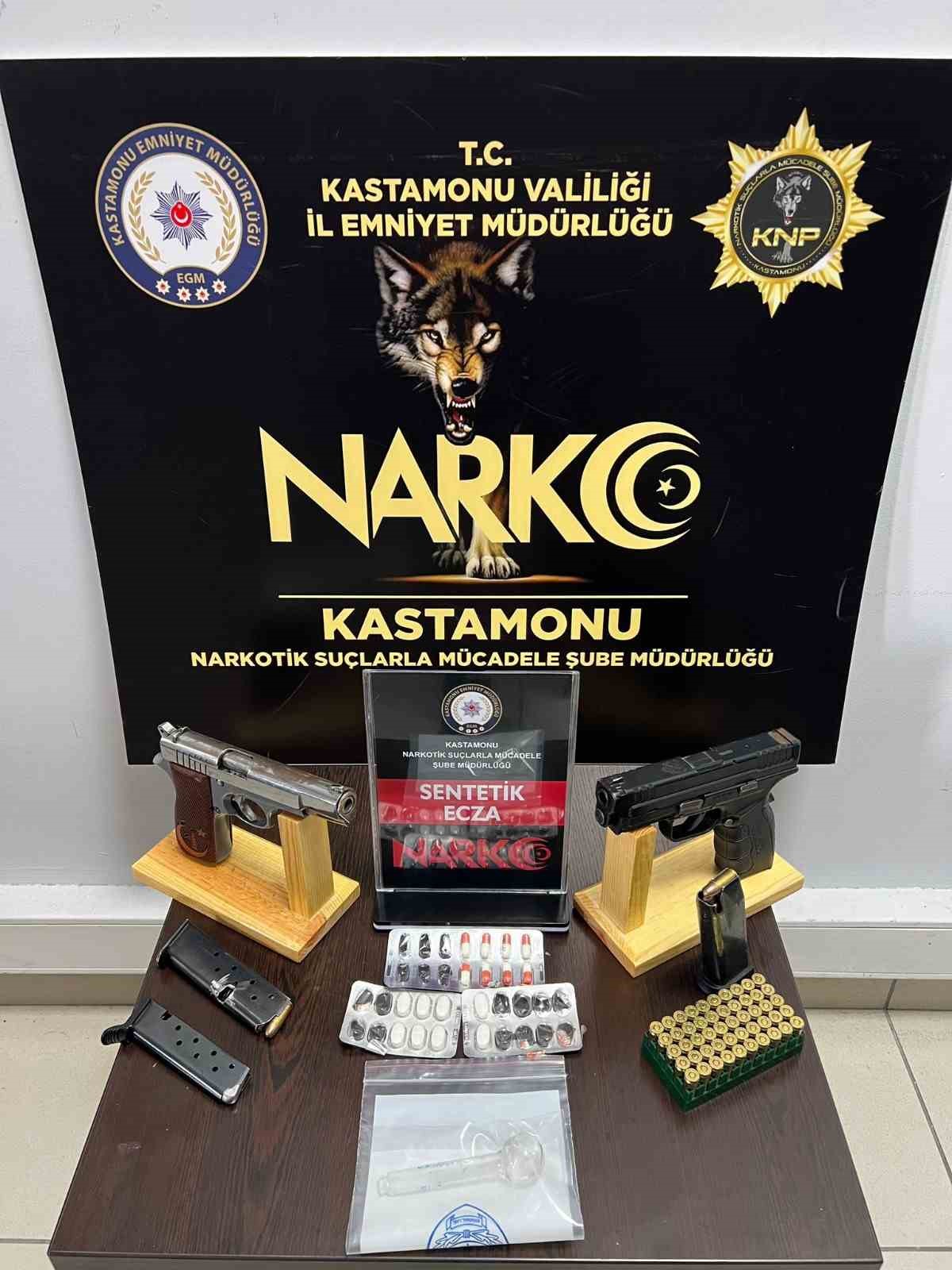 KASTAMONU'DA POLİS EKİPLERİ TARAFINDAN UYUŞTURUCU MADDE İLE YAKALANAN 4 ŞAHIS