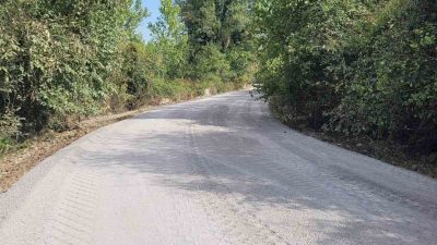 DÜZCE'DE KÖY YOLLARINDA İL ÖZEL İDARESİ EKİPLERİNCE MALZEMELİ BAKIM VE