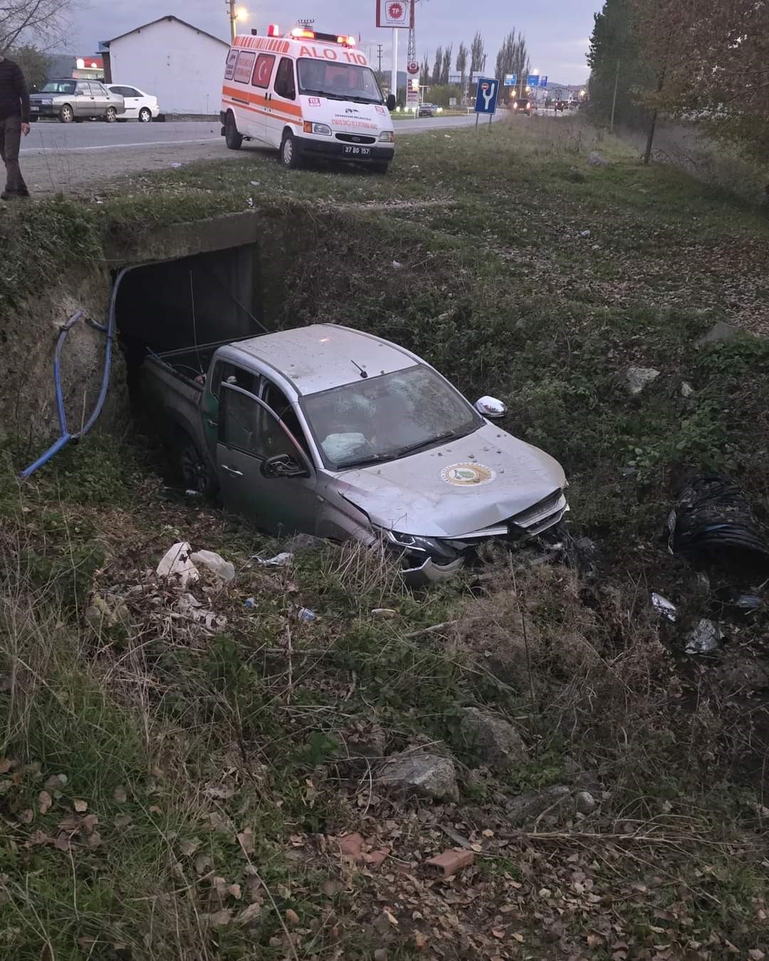 KASTAMONU’NUN DEVREKANİ İLÇESİNDE ORMAN İŞLETME MÜDÜRLÜĞÜNE AİT KAMYONET İLE OTOMOBİL