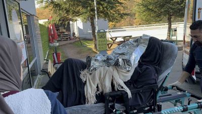 DÜZCE’DE OTOBÜSTE DOĞUM SANCISI BAŞLAYAN KADIN SAĞLIKLI DOĞUM YAPARAK HASTANEYE