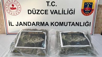 RAÇTA YAPILAN ARAMADA VALİZİN İÇİNDEN 2 KİLO 260 GRAM SKUNK