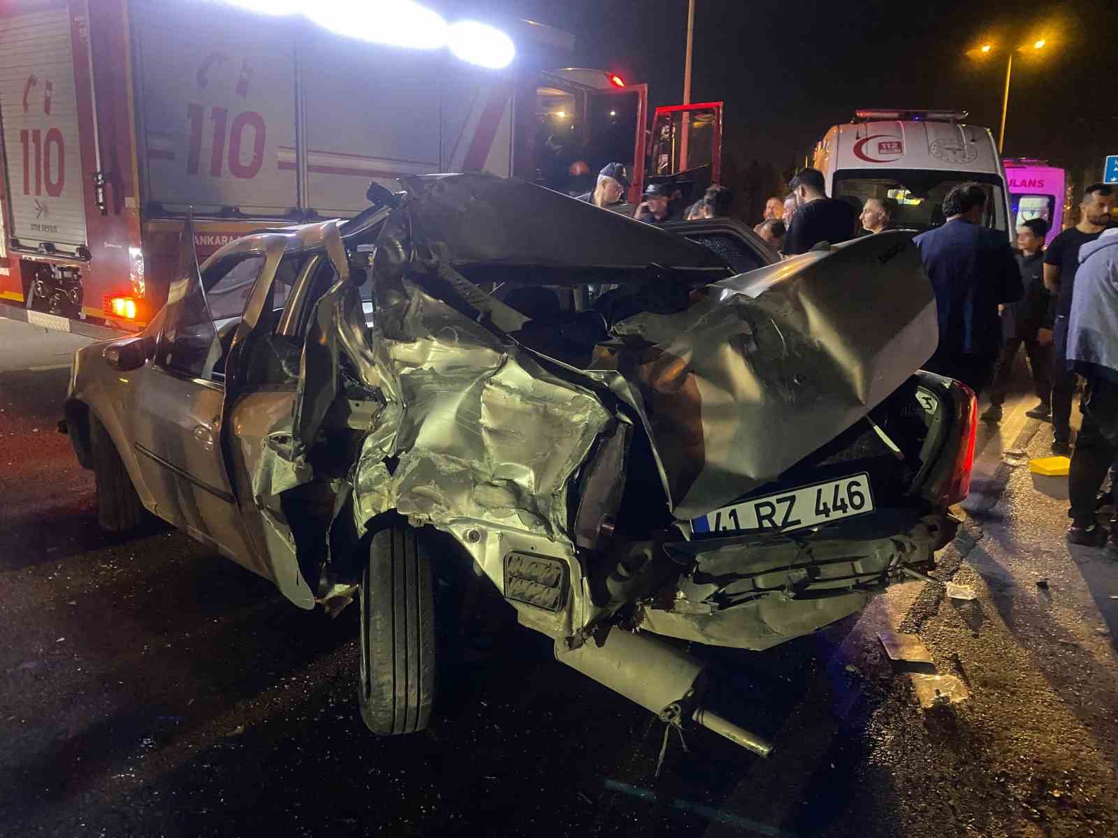 KOCAELİ'DE PEŞ PEŞE AYNI BÖLGEDE MEYDANA GELEN 2 FARKLI TRAFİK