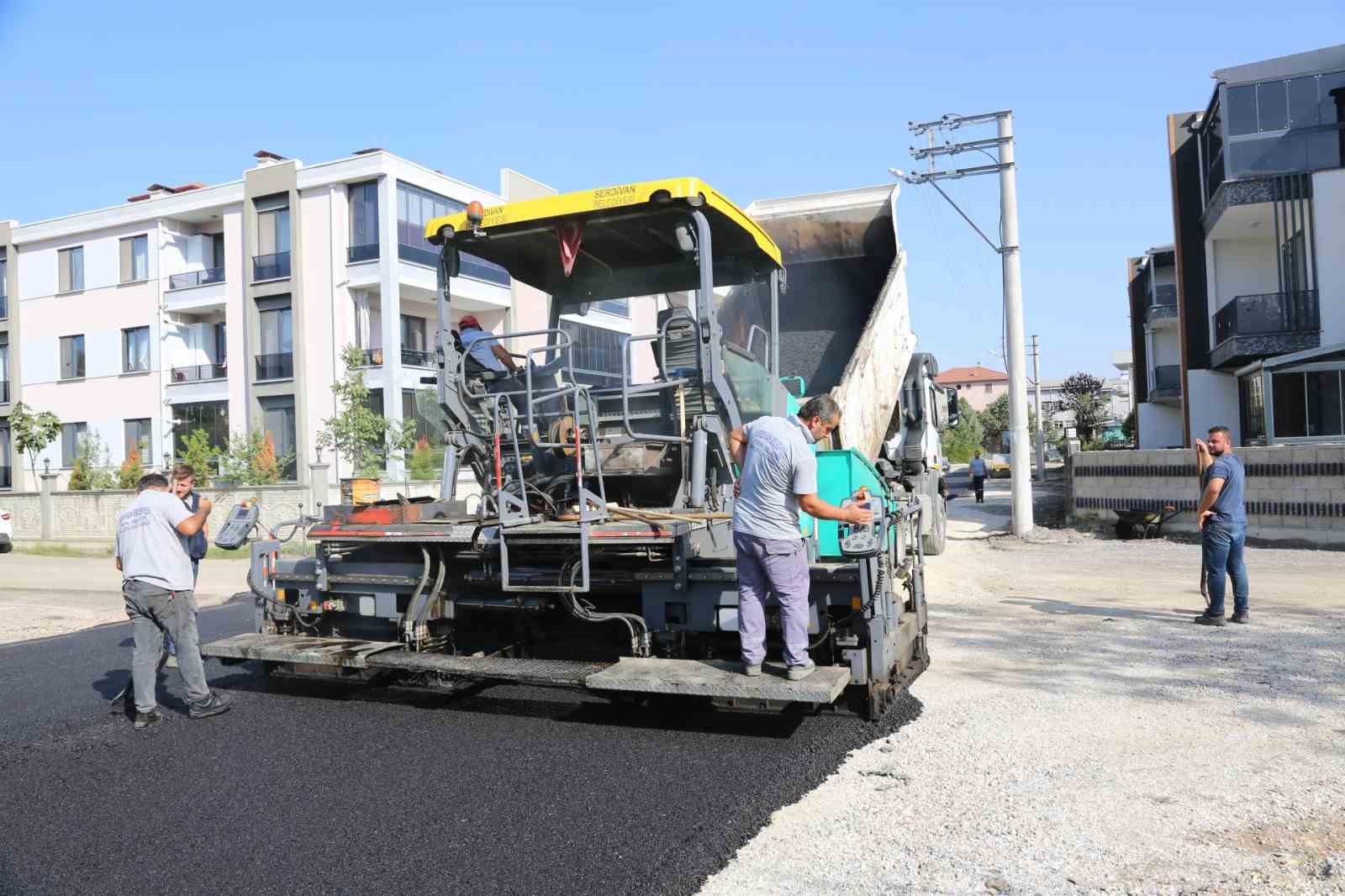 Serdivan’da Arabacıalanı’na sıcak asfalt