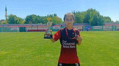 YETENEKLİ FUTBOLCU 3. LİG TAKIMIN ALT YAPISINA GİTTİ