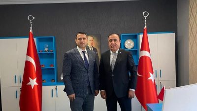 SAĞDAKİ KIZILAY BAŞKANI SOLDAKİ BİLECİK İL SİVİL TOPLUMLA İLİŞKİLER MÜDÜRÜ