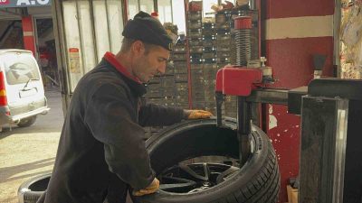 LASTİKÇİLERDE KIŞ LASTİĞİ YOĞUNLUĞU BAŞLADI.