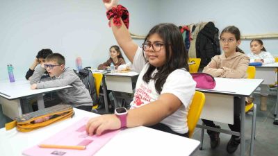 KOCAELİ'DE İLK VE ORTAOKUL ÖĞRENCİLERİNE ÜCRETSİZ EĞİTİM HİZMETİ VEREN BİLGİEVİ'NİN