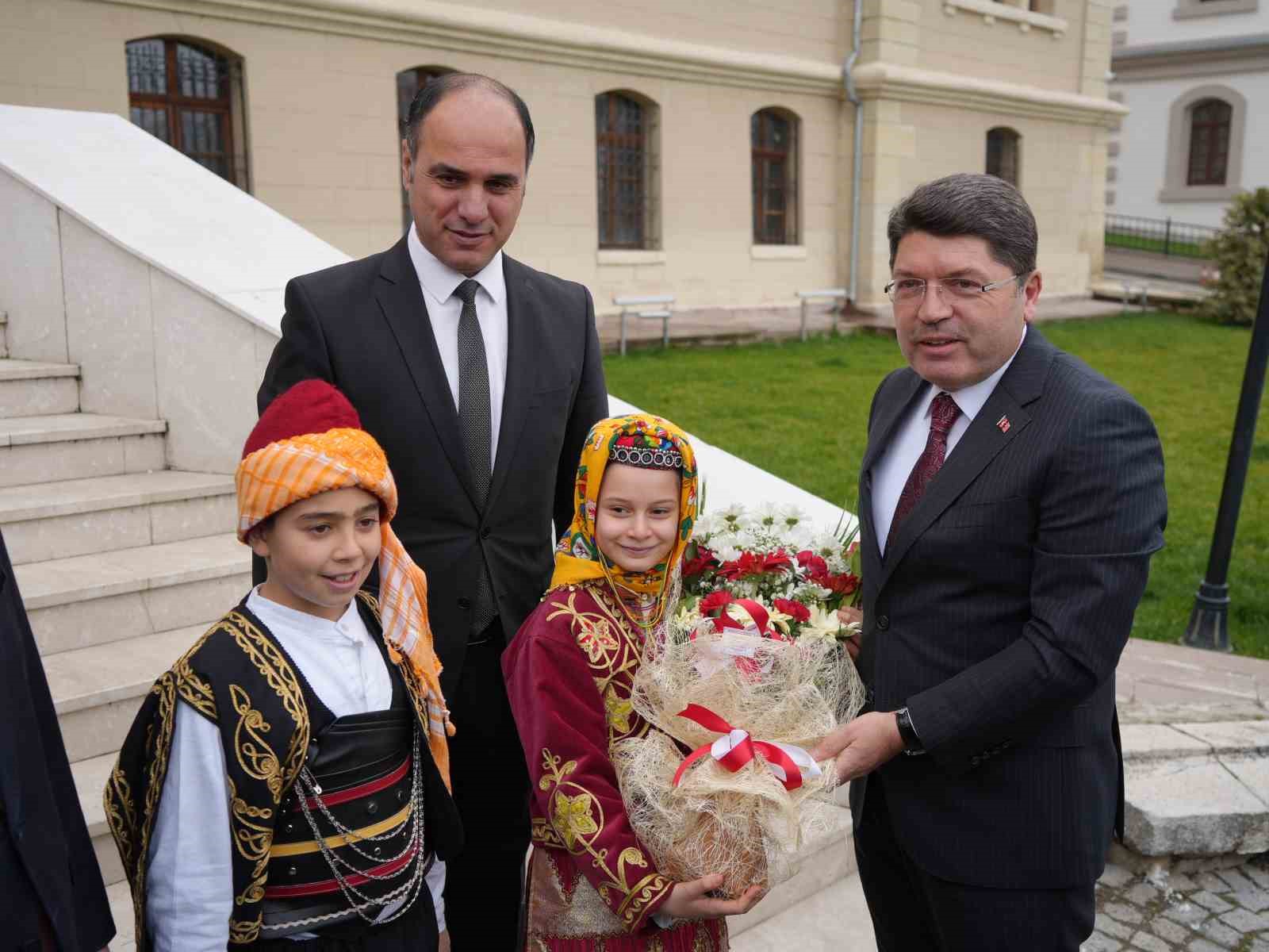 ADALET BAKANI YILMAZ TUNÇ, CHP GENEL BAŞKANI ÖZGÜR ÖZEL’E, CHP’NİN