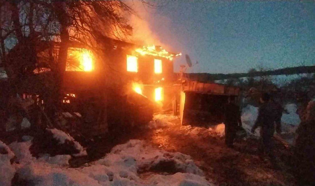 KASTAMONU'NUN DADAY İLÇESİNDE ÇIKAN YANGINDA 2 KATLI EV KULLANILMAZ HALE