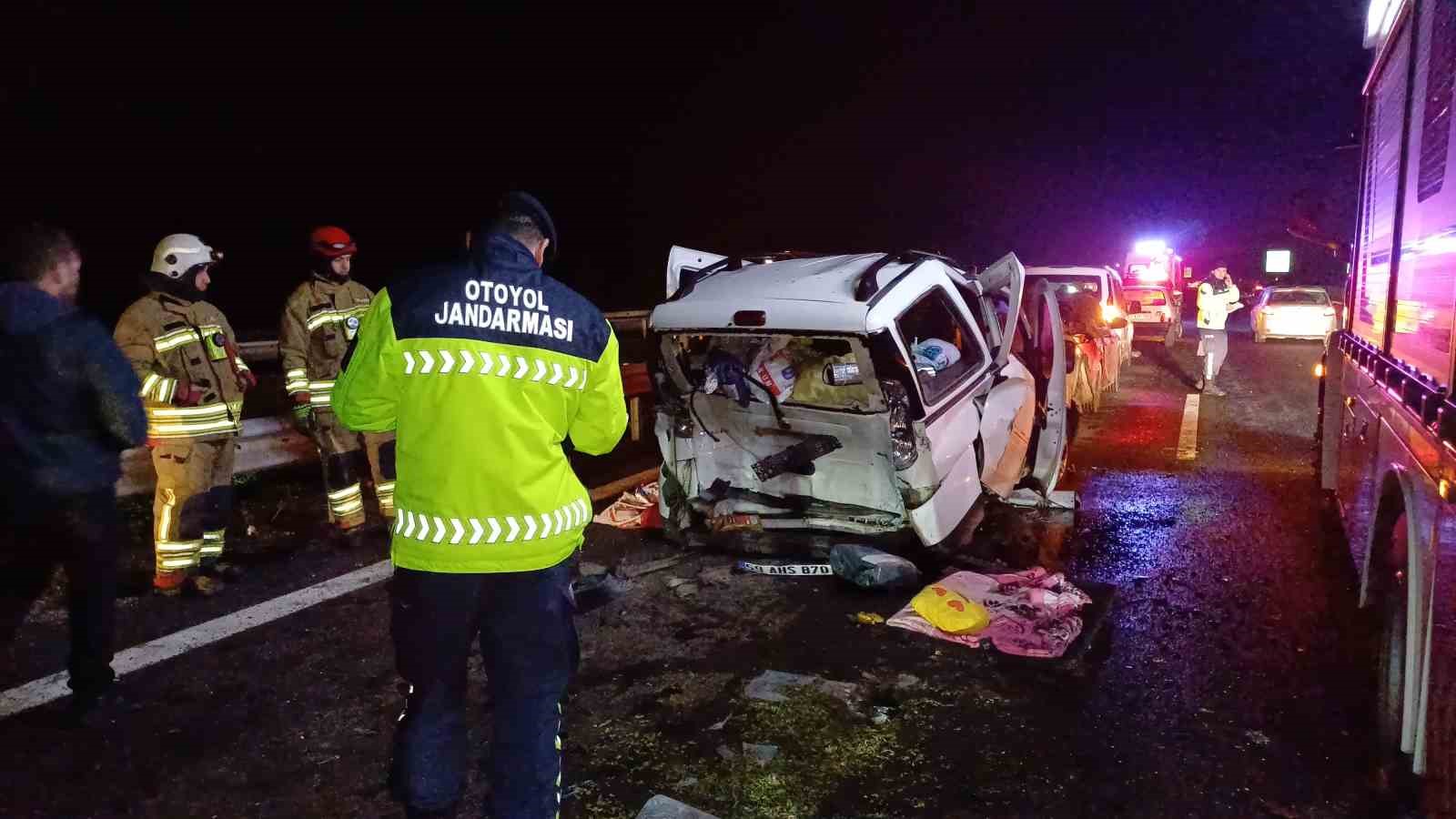 Anadolu Otoyolu’nda iki ayrı zincirleme kazada 10 araç çarpıştı: 8 yaralı