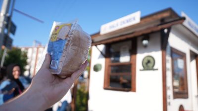 DÜZCE BELEDİYESİ TARAFINDAN ŞEHRİN ÇEŞİTLİ NOKTALARINDA KONUMLANDIRILAN HALK EKMEK BÜFELERİNDE