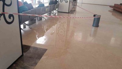 BİLECİK'TE YENİ OTOGARIN TAVANI YENİDEN AKARKEN, ALÇI TAVANDA ÇÖKME YAŞANDI