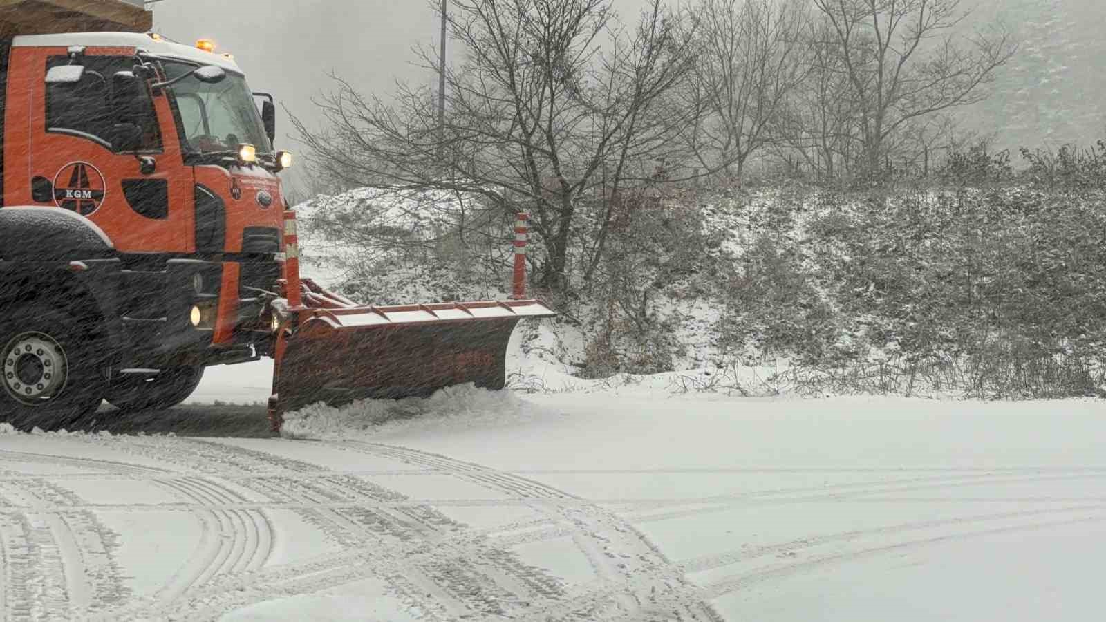 Bolu Dağı’nda beklenen kar başladı