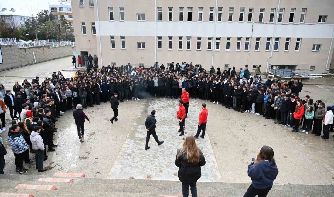 BOZÜYÜK'TE KUMRAL ABDAL ANADOLU