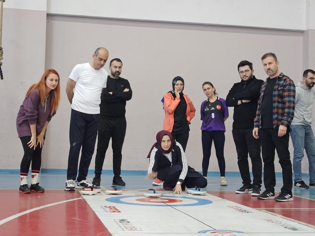 DARICA'DA 24 KASIM ÖĞRETMENLER GÜNÜ DOLAYISIYLA ÇEŞİTLİ DALLARDA DÜZENLENEN SPOR