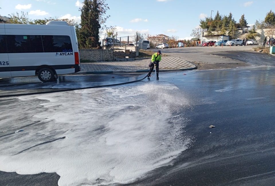 DİLOVASI'NDA ANA ARTERLERDE DETERJANLI