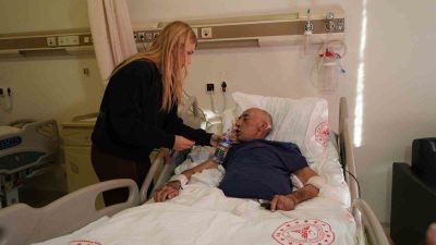 13 SAATLİK AMELİYAT SONRASINDA BELDEN AŞAĞISI KESİLEREK TÜMÖRDEN KURTARILAN 65