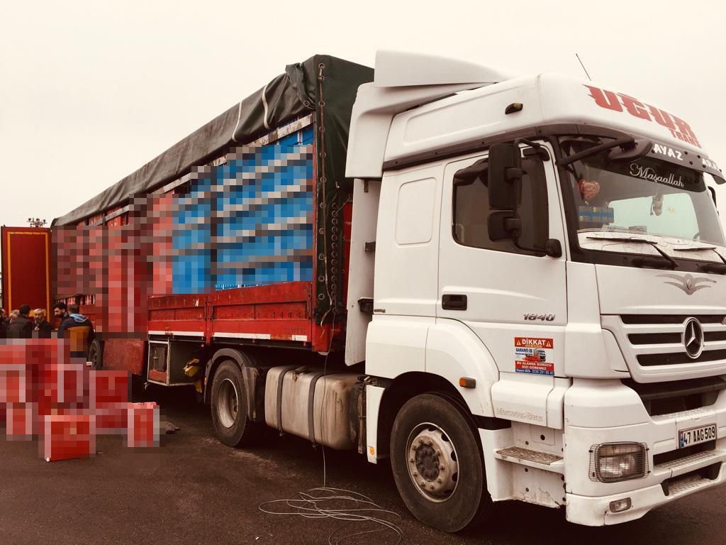KOCAELİ'NİN İZMİT İLÇESİNDE DURDURULAN TIRDAN 11 MİLYON 500 BİN BANDROLSÜZ
