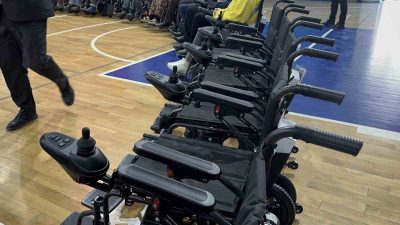 DÜZCE’DE HAYIRSEVER İŞ ADAMININ DESTEKLERİ İLE 40 ENGELLİ BİREYE AKÜLÜ