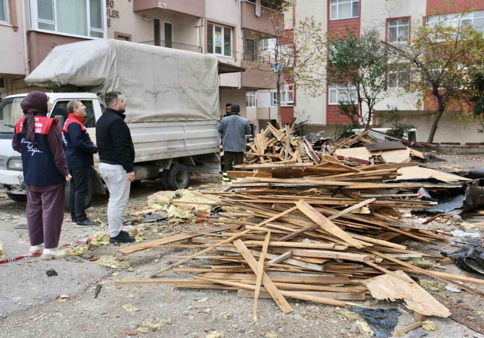 Fırtınada uçan çatılar için hasar tespiti sürüyor