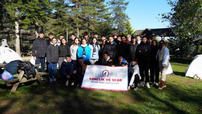 DÜZCE CUMHURİYET ANADOLU LİSESİ ÖĞRENCİLERİ, DOĞANIN KALBİ SAMANDERE ŞELALESİ’NDE KAMP