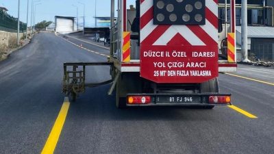 DÜZCE İL ÖZEL İDARESİNE BAĞLI EKİPLER KÖY YOLLARINDA ARAÇ TRAFİĞİNİ