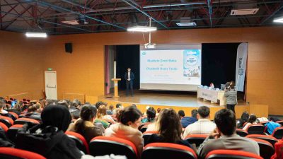 KOCAELİ'DE VATANDAŞLARIN KANSERLE PSİKOLOJİK MÜCADELESİNE DESTEK OLMAK İÇİN SEMİNER DÜZENLENDİ.