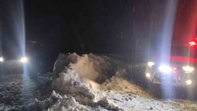 DÜZCE’NİN İKİZLER YAYLASINDA KAR VE FIRTINA NEDENİYLE MAHSUR KALAN 3