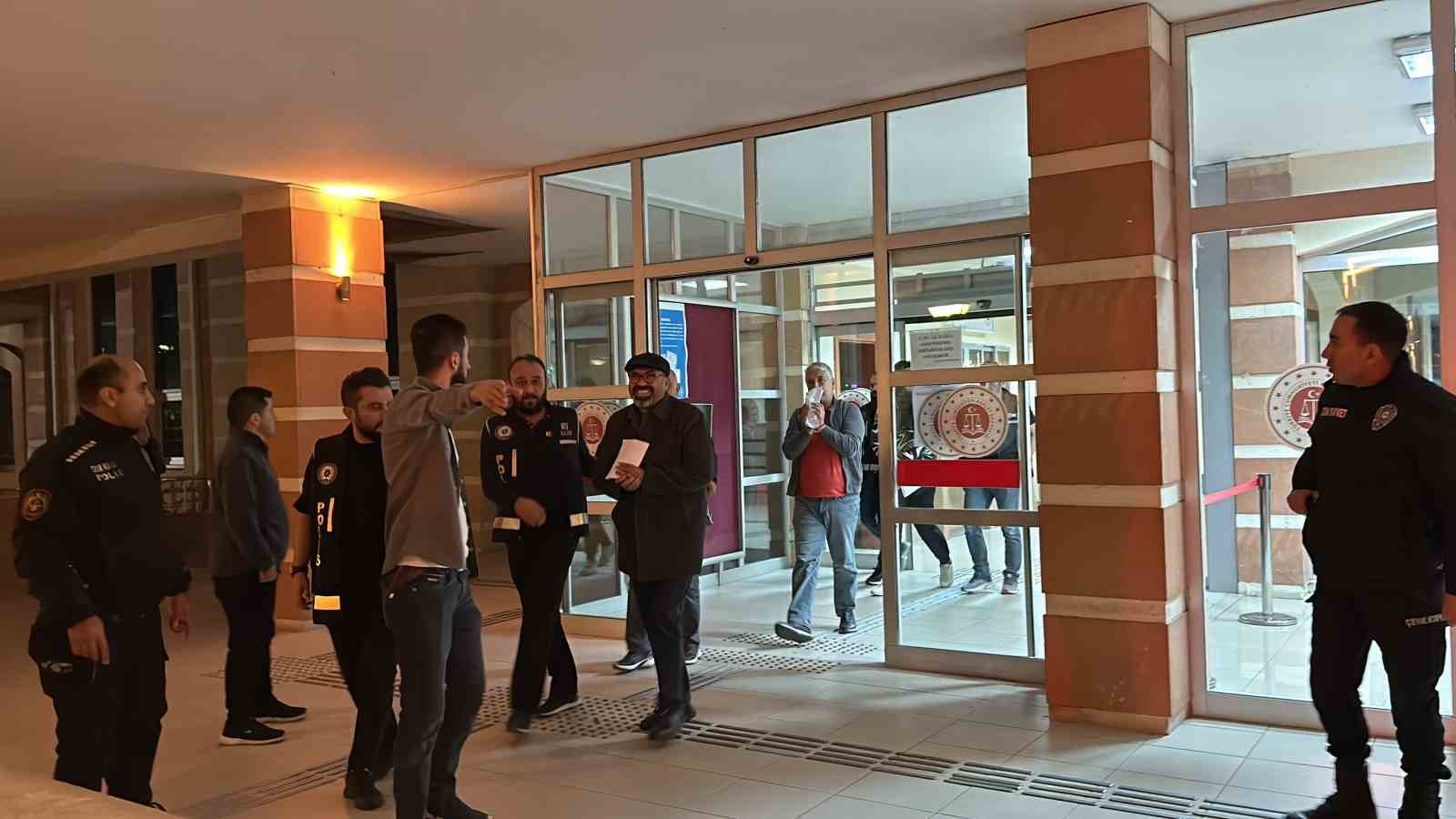 KASTAMONU ENTEGRE FİRMASINI, BELGEDE SAHTECİLİK VE BENZERİ YÖNTEMLERLE 100 MİLYON