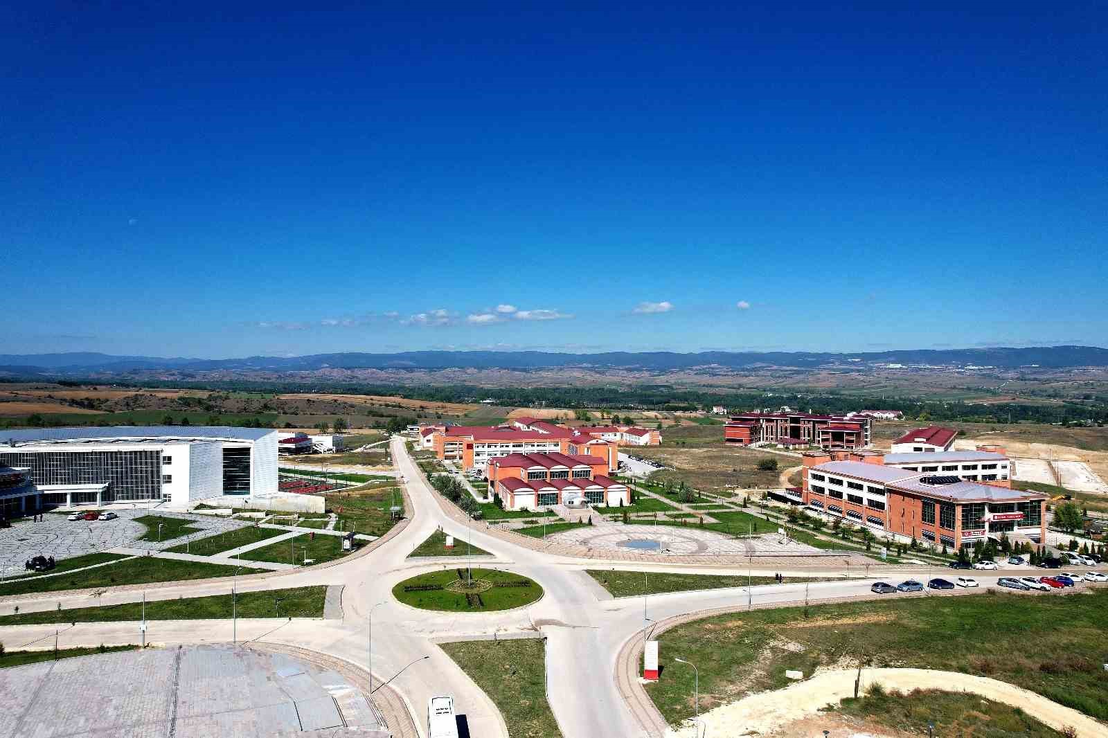 KASTAMONU ÜNİVERSİTESİ 92 ÜLKEDEN 749 ÜNİVERSİTENİN DEĞERLENDİRİLDİĞİ TİMES HİGHER EDUCATİON