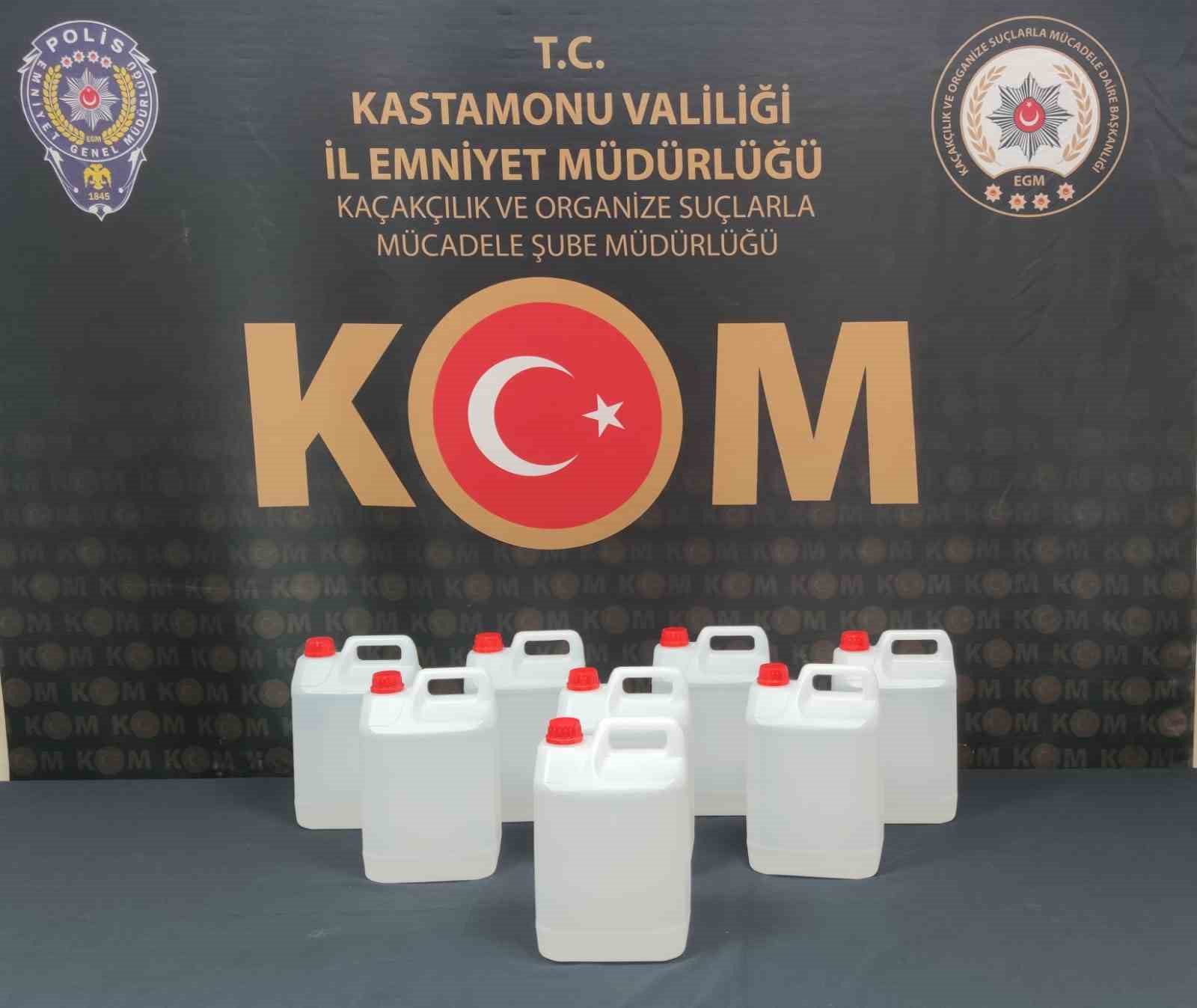 KASTAMONU'DA POLİS EKİPLERİ TARAFINDAN 40 LİTRE KAÇAK ALKOL ELE GEÇİRİLDİ.