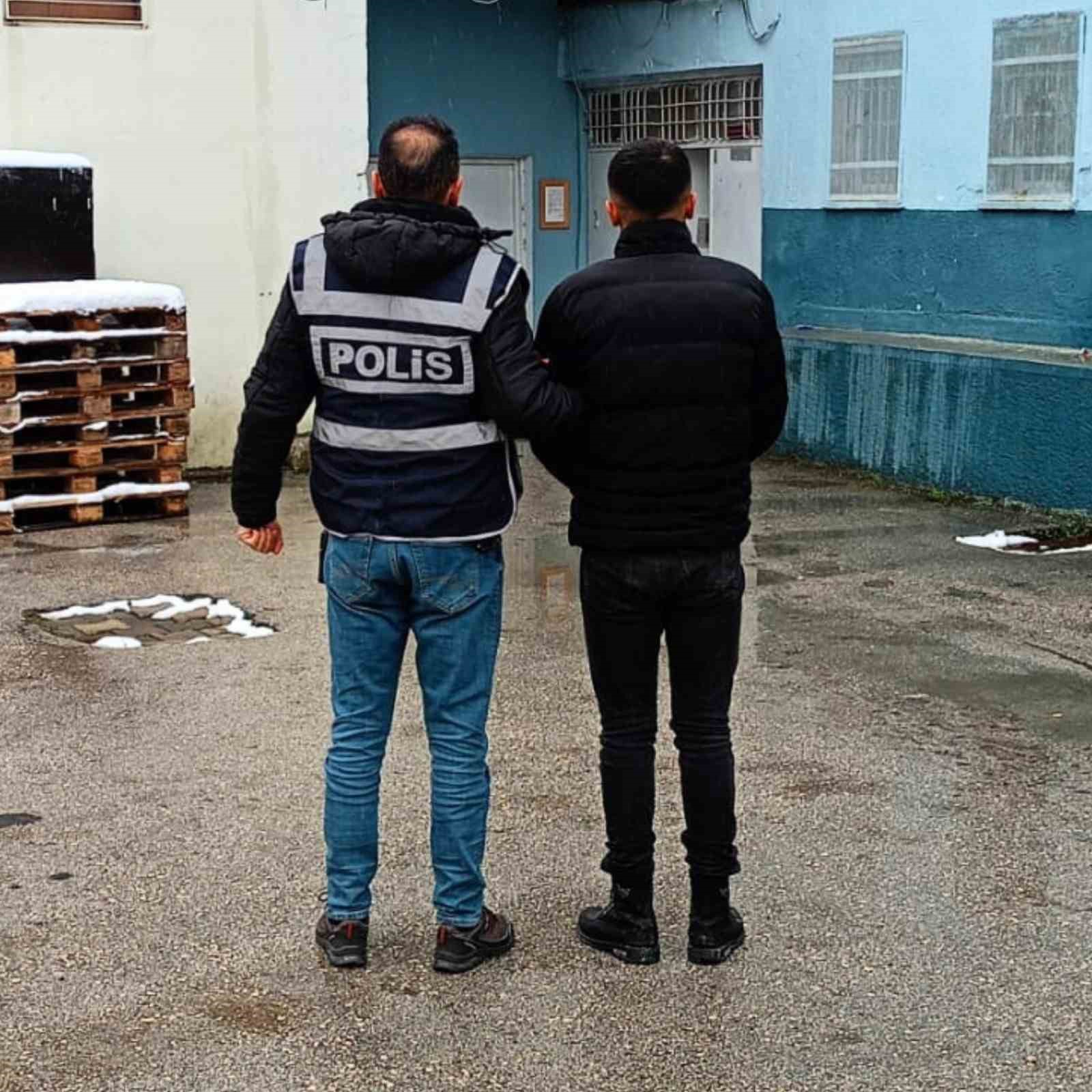 KASTAMONU'DA 5 YIL 5 AY HAPİS CEZASI İLE ARANAN ŞAHIS,