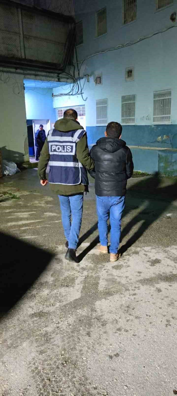 KASTAMONU İL EMNİYET MÜDÜRLÜĞÜ EKİPLERİNCE KESİNLEŞMİŞ HAPİS CEZASI BULUNAN İKİ