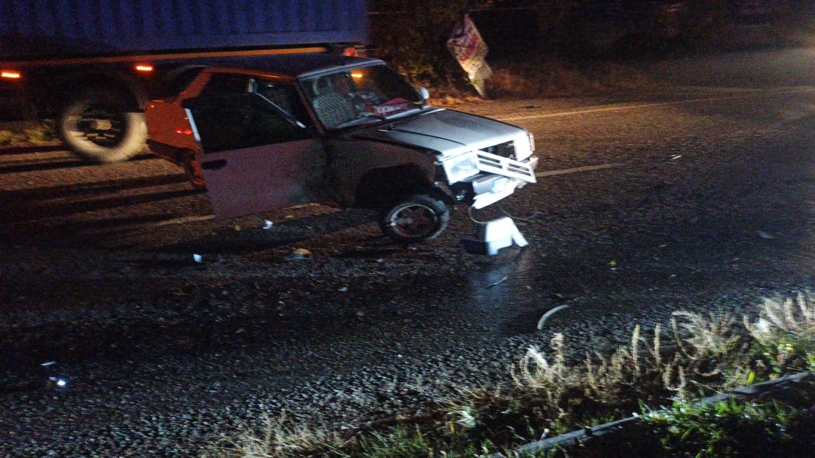 KASTAMONU-SİNOP KARAYOLU ÜZERİNDE ÇETMİ KÖYÜ MEVKİİNDE OTOMOBİLLE ÇARPIŞAN ARAÇ, KONTROLDEN