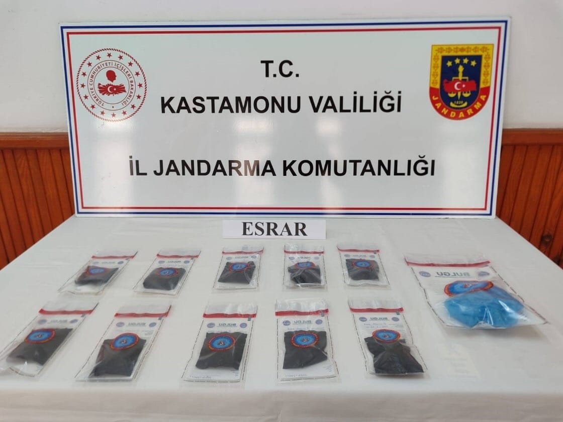 KASTAMONU’DA JANDARMA EKİPLERİNCE ÜÇ İLÇEDE DÜZENLENEN UYUŞTURUCU OPERASYONUNDA GÖZALTINA ALINAN
