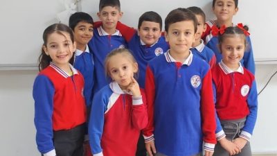 SINIF BAŞKANI SEÇİLEN BERAT KÖKSAL VE SINIF ARKADAŞLARI