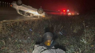 BOLU DAĞI’NDA YOĞUN SİSTE DİREKSİYON HAKİMİYETİNİ KAYBEDEN OTOMOBİL SİS LAMBASINA