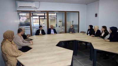 KÖRFEZ'DE MİMAR SİNAN MAHALLESİ'NDE HİZMETE AÇILAN BİLGİ EVİNİ ZİYARET EDEN