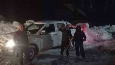 DÜZCE'DE DEREBALIK YAYLASINDA YOĞUN KAR YAĞIŞI VE FIRTINA SEBEBİYLE MAHSUR