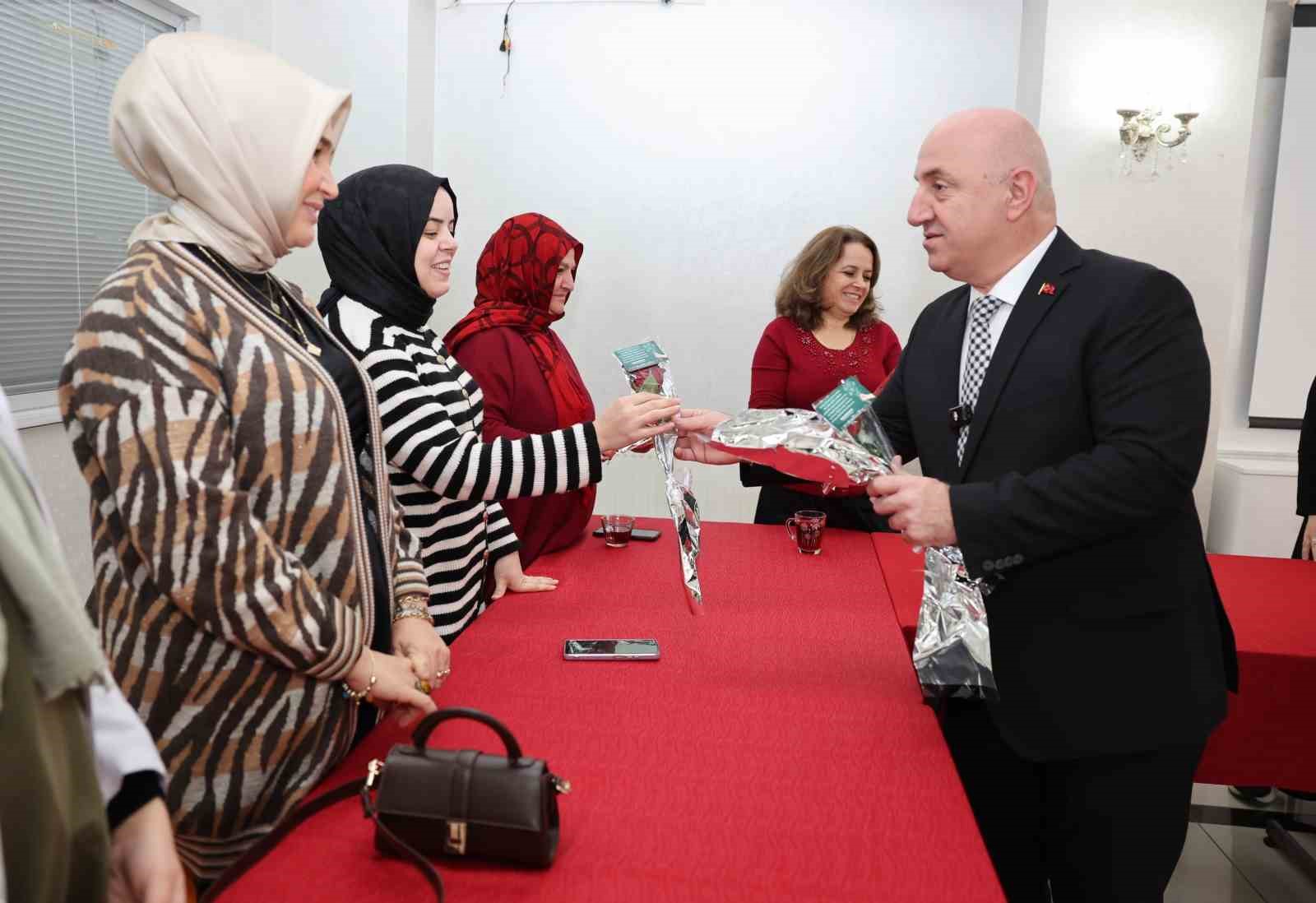 DARICA BELEDİYE BAŞKANI MUZAFFER BIYIK VE EKİBİ, YAKLAŞIK 4 BİN