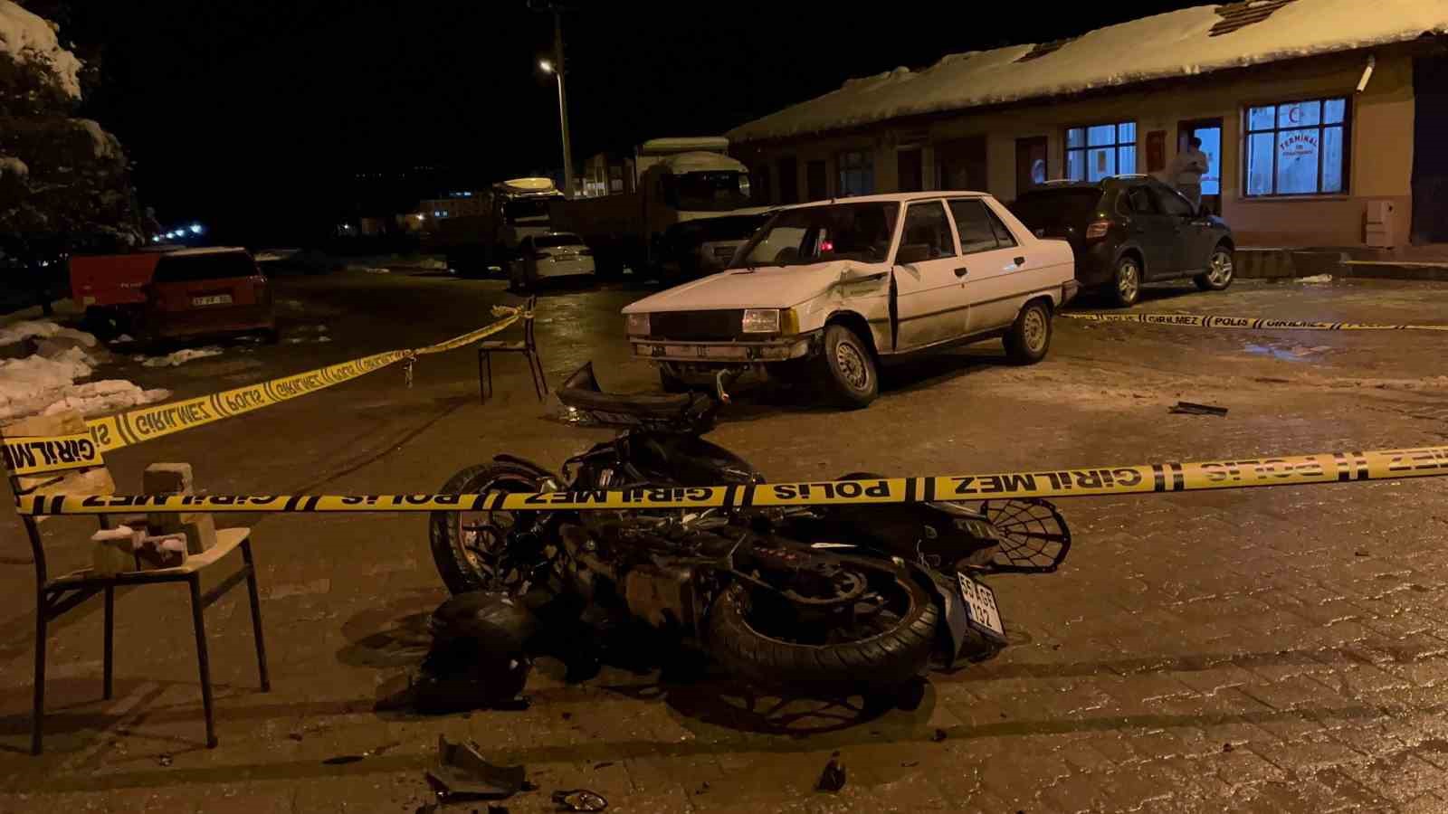 KASTAMONU’NUN İHSANGAZİ İLÇESİNDE OTOMOBİL İLE MOTOSİKLETİN ÇARPIŞMASI NETİCESİNDE MEYDANA GELEN