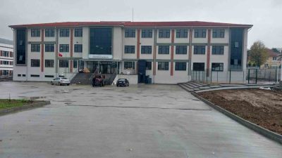 DÜZCE’NİN GÜMÜŞOVA İLÇESİNDE YAPIMI TAMAMLANAN GÜMÜŞOVA İLKOKULU’NUN ÖĞRENCİLERİ, PAZARTESİ GÜNÜ