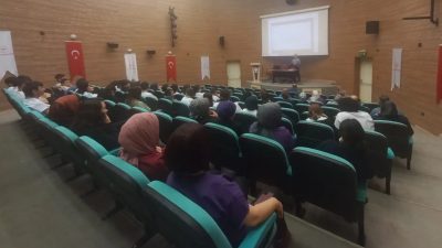 DÜZCE ATATÜRK DEVLET HASTANESİNDE GÖREVLİ PERSONEL VE STAJYER ÖĞRENCİLERE DEĞERLER