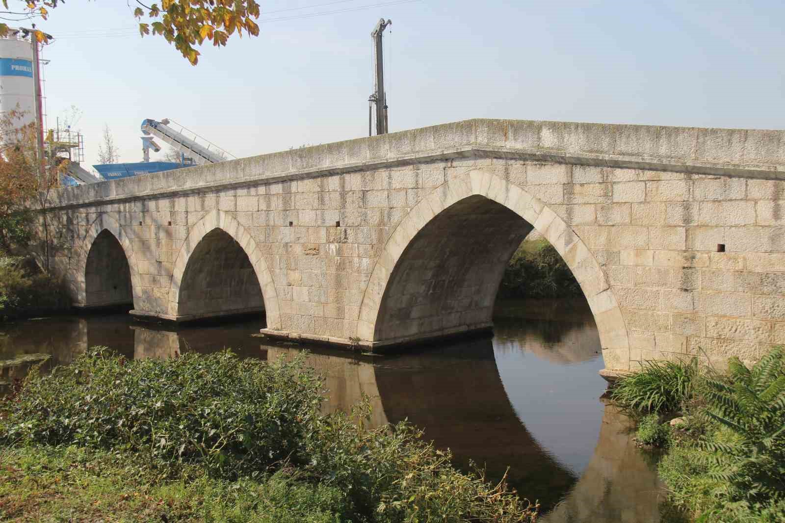 KOCAELİ'DE 16. YÜZYILDA İNŞA EDİLEN VE 1998'DE DEMİRYOLU ÇALIŞMALARI SIRASINDA