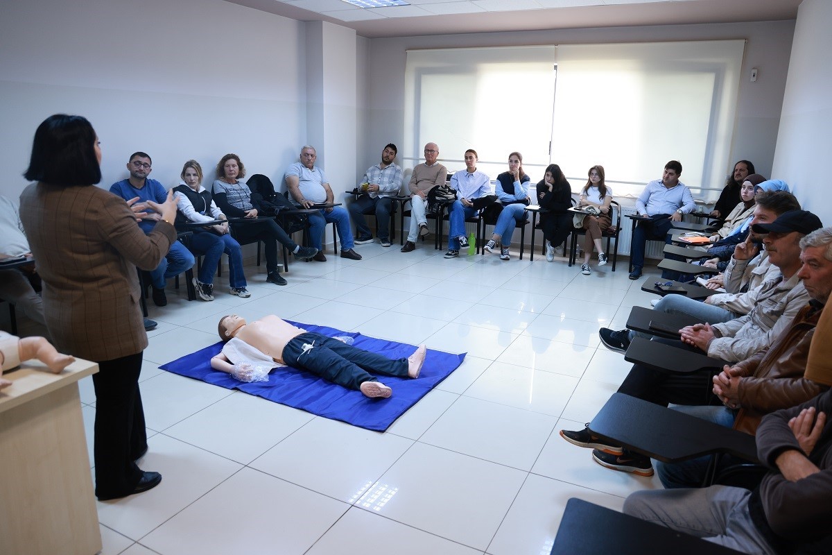 KANDIRA'DA TURİZM ESNAFINA İLK YARDIM EĞİTİMİ VERİLDİ.