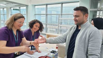 DÜZCE ATATÜRK DEVLET HASTANESİ’NDE DİYABET EĞİTİM HEMŞİRELİĞİ TARAFINDAN AÇILAN STANTTA