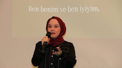 SAKARYA BÜYÜKŞEHİR BELEDİYESİ SOSYAL GELİŞİM MERKEZİ’NDE (SGM) EBEVEYNLERLE BULUŞAN UZMAN