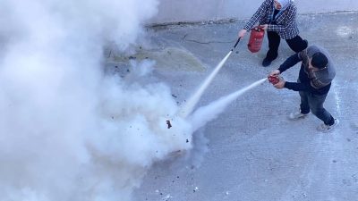 DÜZCE’NİN AKÇAKOCA İLÇESİNDE SAĞLIK MÜDÜRLÜĞÜ EĞİTİM BİRİMİ KOORDİNASYONUNDA İTFAİYE EKİPLERİ