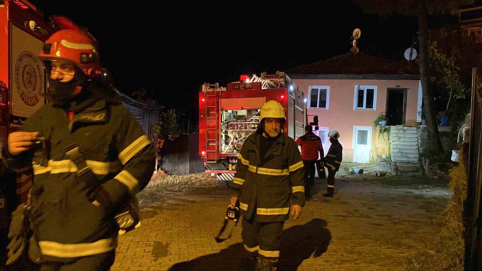 KOCAELİ'NİN BAŞİSKELE İLÇESİNDE TEK BAŞINA YAŞAYAN 74 YAŞINDAKİ KADININ YATAK